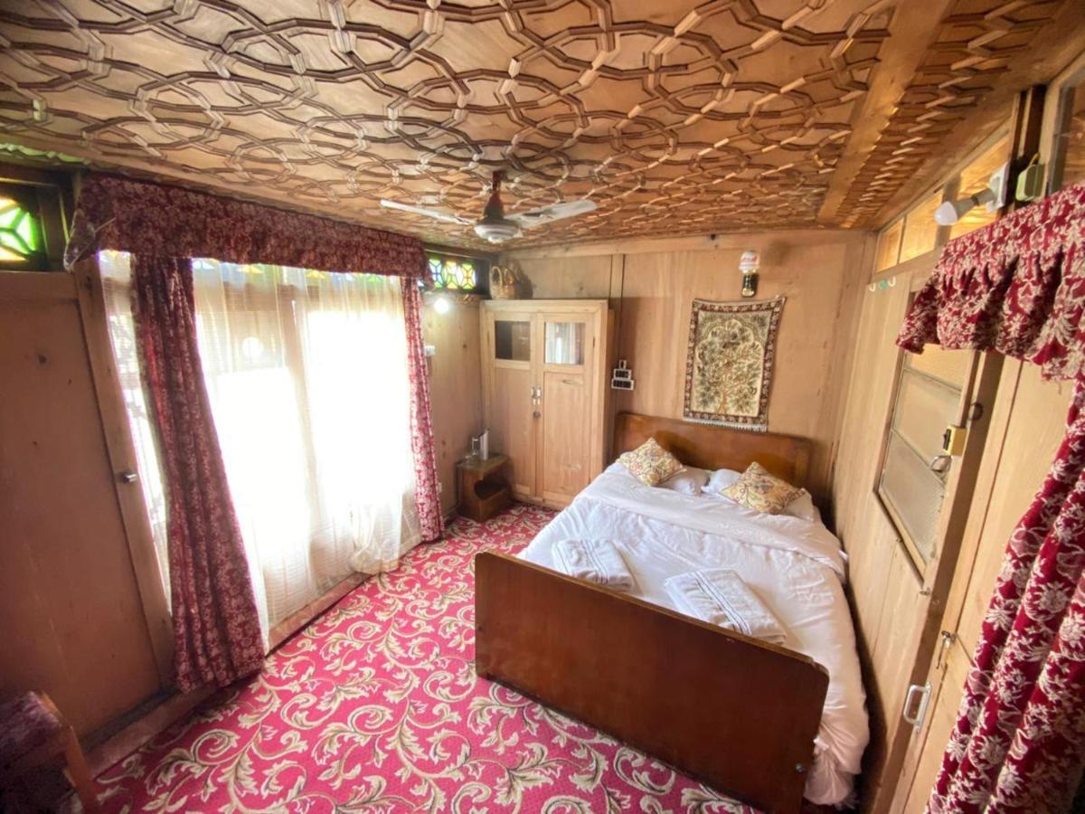 The Flostel Srinagar Exterior photo