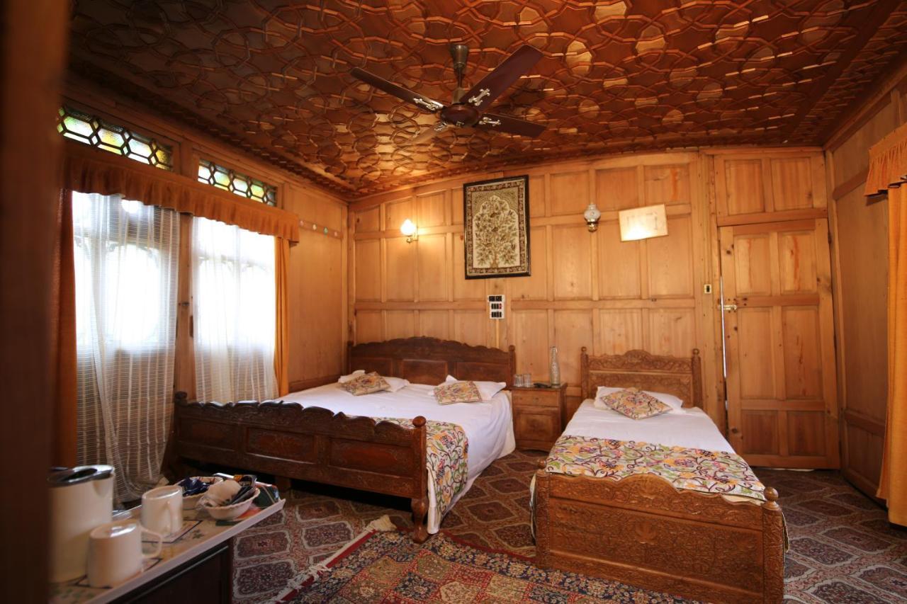 The Flostel Srinagar Exterior photo