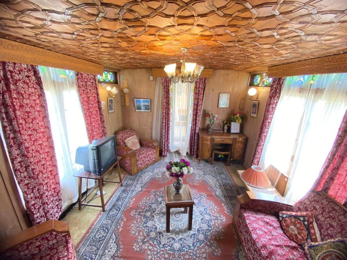 The Flostel Srinagar Exterior photo
