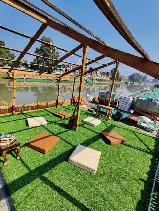 The Flostel Srinagar Exterior photo