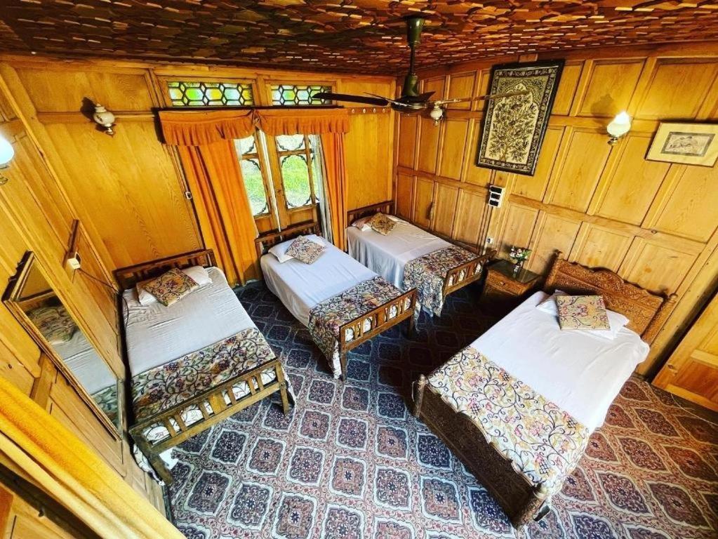 The Flostel Srinagar Exterior photo